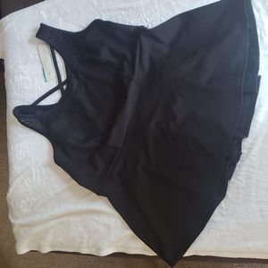 Women' s Layne Bryant LIVI Active Top. BLACK sleevless 14/16